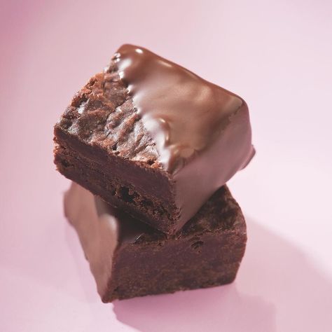 Dip bite-size pieces of brownie into melted chocolate for an easy treat to satisfy your chocolate craving. #valetinesday #recipe #eatingwell #healthy Snack Bar Recipes, Brownie Bites Recipe, Healthy Chocolate Desserts, Chewy Granola Bars, 100 Calorie, Chewy Granola, Food And Nutrition, Quick Easy Desserts, Brownie Bites