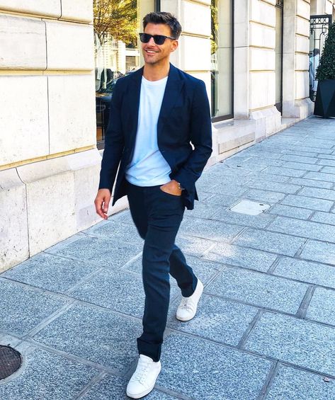 Suits And Sneakers, Johannes Huebl, Mens Smart Casual Outfits, Blazer Outfits Men, Smart Casual Menswear, Guys Fashion, Mens Business Casual Outfits, Blazer Outfits Casual, Mens Fashion Blazer