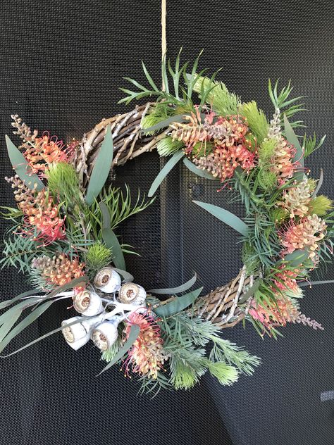 Australian Native Xmas Wreath, Native Flower Wreath, Native Christmas Wreath, Christmas Wreath Australian Native, Native Australian Wreath, Australian Themed Christmas Decorations, Australian Native Christmas Decorations, Native Wreath Australian, Australian Native Christmas Wreath