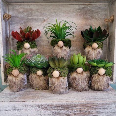 Xmas Gnomes, Faux Moss, School Desk, Gnomes Diy, Growing Succulents, Diy Gnomes, Gnomes Crafts, Tree Crafts, Faux Plants