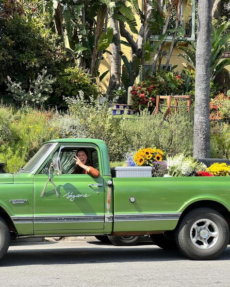 Stills from today’s verrryyyyy fun project shoot — coming sooooon!!!!!!! 😍😍😍😍😍😍😍😍 Flower Truck Aesthetic, Epic Aesthetic, Old Ford Pickup Truck, Old Ford Pickups, Truck With Flowers, Dream Flower, Manifesting Journal, Vintage Pickup, Top Aesthetic