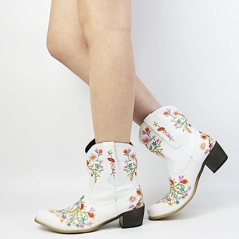 These are adorable and so unique. Easy to pair with something casual and understated - like a summer dress or shorts and tee. Great for a concert or summer festival. Cowgirl Ankle Boots, Flapper Accessories, Concert Wear, Winter Ankle Boots, Cowboy Boots Women, White Boots, Cowboy Western, Western Cowboy Boots, Vintage Western