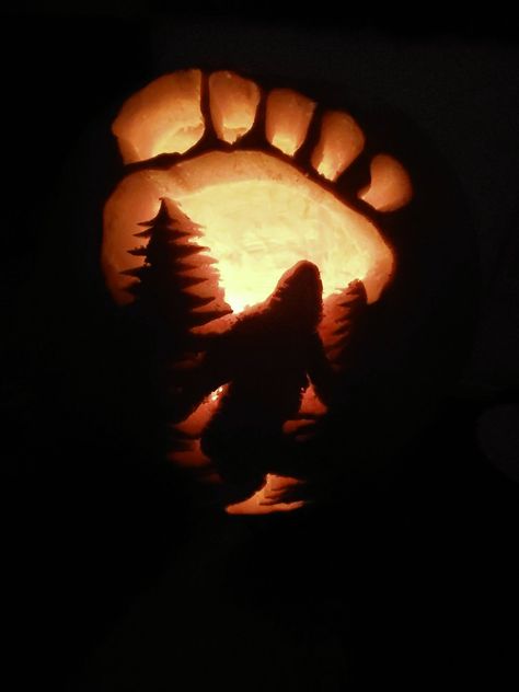 Wendigo Pumpkin Carving, Mothman Pumpkin Carving, Pumpkin Carving Ideas Mountains, Pumpkin Carving Ideas Lord Of The Rings, Pumpkin Carving Mountains, Bigfoot Pumpkin Carving, Hunting Pumpkin Carving Ideas, Mountain Pumpkin Carving, Twilight Pumpkin Carving