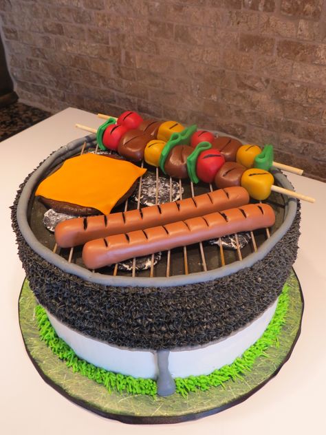 Grill - Grill cake using CC tutorial - thanks!  Buttercream, fondant food Bbq Cake, Buttercream Fondant, Realistic Cakes, Cake Liner, Make Up Cake, Crazy Cakes, Specialty Cakes, Unique Cakes, Novelty Cakes