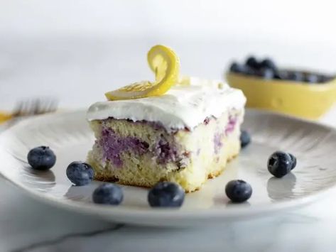 Lemon Blueberry Icebox Cake, Blueberry Icebox Cake, Lemon Blueberry Poke Cake, Blueberry Poke Cake, Poke Cake Lemon, Blueberry Filling, Icebox Cake Recipes, Cake Muffins, Blueberry Lemon Cake