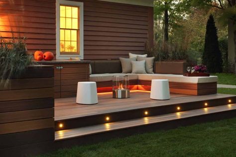 35 Modern outdoor patio designs that will blow your mind Wooden Deck Designs, Small Patio Ideas On A Budget, Diy Patio Ideas, Small Backyard Decks, Design Per Patio, Patio Layout, Concrete Patios, Patio Pergola, Patio Deck Designs