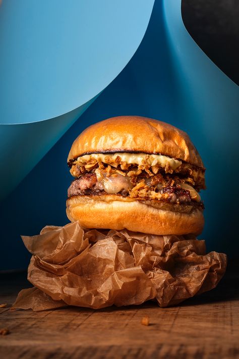 Truffle Burger with Beef and bacon patty and truffle mayonnaise. Truffle Oil Recipes, Truffle Burger, Bacon Party, Raclette Cheese, Onion Burger, Crispy Onions, Truffle Oil, Burger Bar, Fig Jam