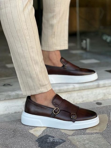 Hot fast and very nice fall to wear😊 Brown Casual Shoes, Double Monk Strap, Kicks Shoes, Smart Business, Brown Loafers, Summer 22, Elegant Man, Loafer Sneakers, Men's Footwear