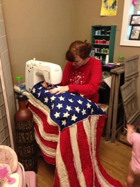 Flag Rag Quilt, Sewing Blanket, Flag Quilts, American Cottage, American Flag Quilt, American Flag Crafts, Hexie Quilts Patterns, Rag Flag, Fleece Crafts