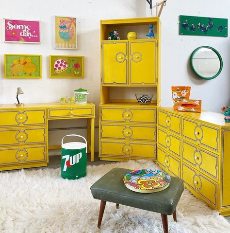 Dobbin St. Vintage Co-op on Instagram: "Groovy goals 🌈🌼✌🏻These rare Drexel Plus One pieces are the ultimate 70s teenage dream bedroom set. Now available in Greenpoint! Drexel Plus One 6 Drawer Dresser (48"L 18"D 30.5"H)- $750 Drexel Plus One Desk (48"L 18"D 30.5"H)- $495 As-Is Drexel Plus One Hutch ( 32"W 18"D 76.5"H)- $750 Green ottoman- SOLD Art (19” x 13”) - $95-$125 Green Mirror- $275 Pelican art- $145 Wool shag rug (9’ x 6’)- $150 . . . #vintage #retro #groovy #drexelplusone #drexel #te Drexel Plus One, Neon Dresser, Neon Retro Furniture, Drexel Heritage Furniture Boho, Drexel Dresser, 70s Furniture Desk, Wool Shag Rug, Green Ottoman, Pelican Art