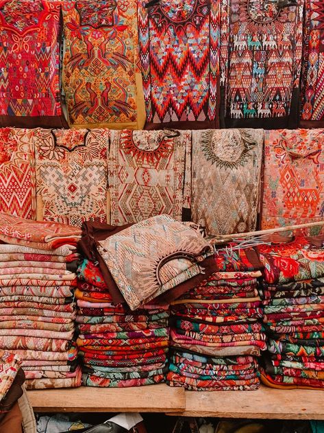 Guatemala Embroidery, Oaxacan Textiles, Guatemala Textiles, South American Textiles, Middle America, Mexican Market, Guatemalan Textiles, Mexican Textiles, Global Textiles