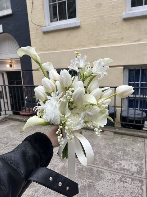 Lily Of The Valley Bridal Bouquet, White Wedding Flowers Bouquet, White Lily Bouquet, Lily Of The Valley Bouquet, Calla Lily Bridal Bouquet, Gothic Wedding Theme, Lily Bridal Bouquet, Wedding Flowers Tulips, Calla Lily Bridal