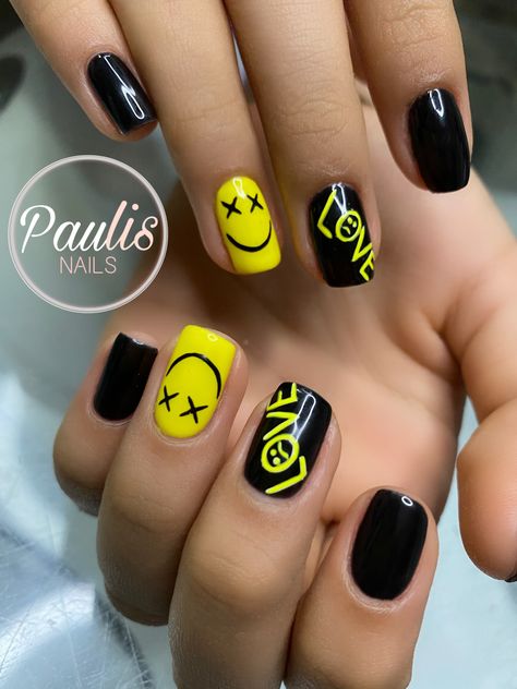 Happy Face Nails, Smiley Face Yellow, Emoji Nails, Oval Acrylic Nails, Quick Nail Art, Yellow Nail Art, Yellow Nail, Purple Nail Art, Halloween Acrylic Nails