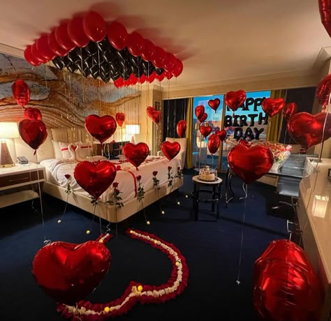 Bedroom Birthday Decorations Boyfriend, Valentine Room Decor, Girlfriend Proposal Ideas, Valentine's Day Hotel, Valentine Room, Valentine Day Aesthetic, Birthday Surprise For Husband, Girlfriend Proposal, Hotel Room Decor