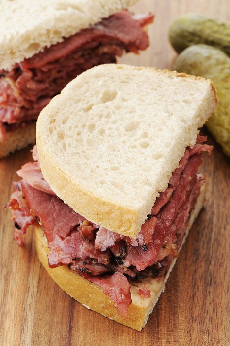 Montreal-style Smoked Meat | 12 Canadian Foods That Will Make The Rest Of The World Jealous Montreal Smoked Meat Recipe, Canadian Food Recipes, Smoked Meat Sandwich, Montreal Smoked Meat Sandwich, Montreal Smoked Meat, Canadian Foods, Ketchup Chips, Montreal Style, Canadian Recipes