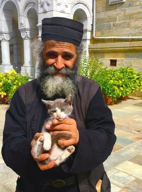 Greek Orthodox Christian, Men With Cats, Orthodox Priest, Orthodox Catholic, Church Aesthetic, Eastern Orthodox Church, Mount Athos, Church Pictures, Bride Of Christ