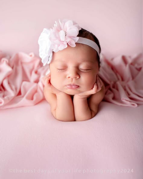 Infant Girl Photoshooting Ideas, Girl Newborn Photoshooting Ideas, Newborn Baby Photography Girly, Baby Girl Monthly Photoshooting Ideas, Baby Girl Newborn Photoshooting Ideas, Newborn Photography Girly Ideas, Newborn Baby Girl Photoshooting Ideas, Baby Girl Newborn Shoot, Girl Newborn Shoot