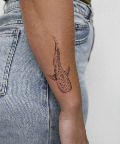 Shark Tattoo Ideas, Whale Shark Tattoo, Hai Tattoo, Beachy Tattoos, Marine Tattoo, Whale Tattoos, Shark Tattoo, Ocean Tattoos, Shark Tattoos