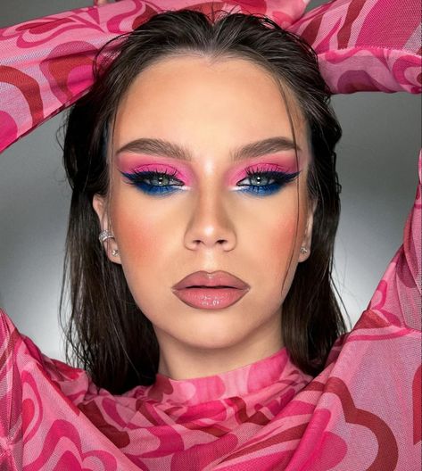 Blue and pink makeup look Pink Blue Eyeshadow, Blue And Pink Eyeshadow Looks, Blue And Pink Eyeshadow, Blue And Pink Makeup, Pink And Blue Eyeshadow, Pastel Eyeshadow Looks, Pink And Blue Makeup, Blue Eyeliner Looks, Blue Makeup Look