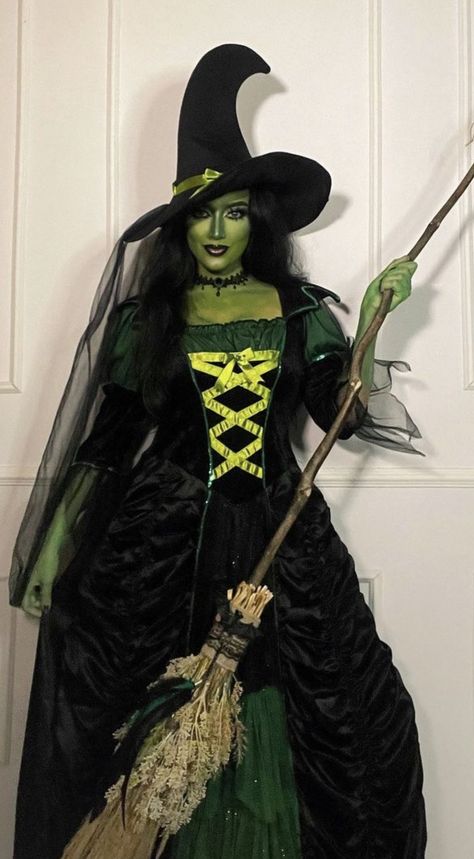 Costume Design Ideas, Vampire Makeup Looks, Wicked Witch Costume, Best Halloween Makeup, Halloween Costume Design, Creepy Halloween Makeup, Holiday Makeup Looks, Cool Halloween Makeup, Diy Costumes Kids