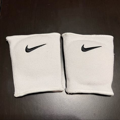 NEVER WORN Nike Essential Volleyball Knee Pads Adult XS/S White/Black NO PACKAGE White Knee Pads Volleyball, White Knee Pads, Nike Knee Pads, Volleyball Wishlist, Basketball Knee Pads, Volleyball Stuff, Volleyball Gear, Nike Volleyball, Sofi Stadium