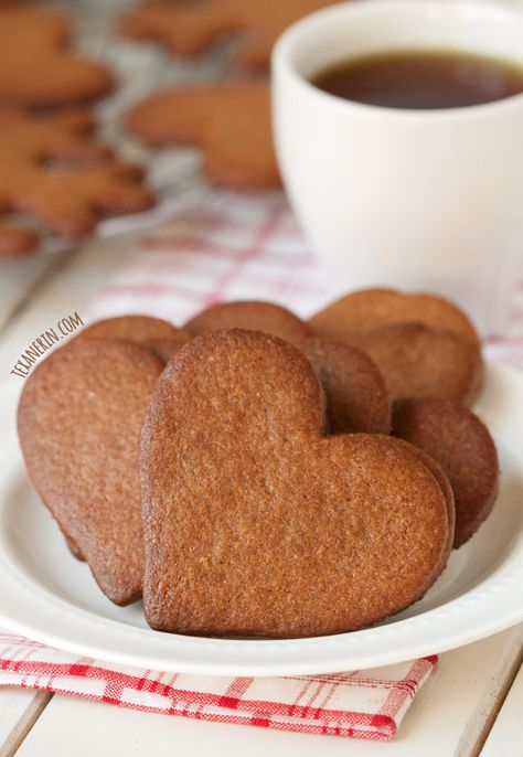 Pepparkakor Recipe (Swedish Ginger Cookies) - Texanerin Baking Pepparkakor Recipe, Cookie Thins Recipe, Cultural Recipes, Swedish Cookies, Ginger Cookie Recipes, Swedish Food, Scandinavian Food, Pecan Nuts, Swedish Recipes