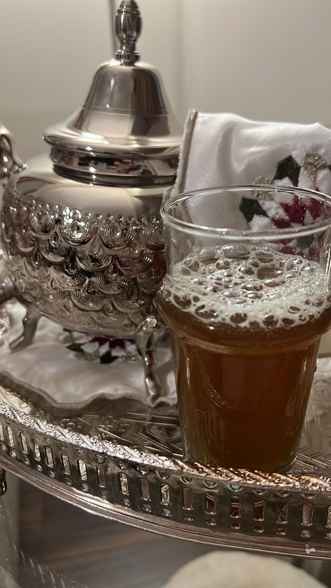 Moroccan Tea Set, Morocco Aesthetic, Middle East Food, Moroccan Aesthetic, Moroccan Tea, Moroccan Culture, Moroccan Food, Ramadan Recipes, Food Table