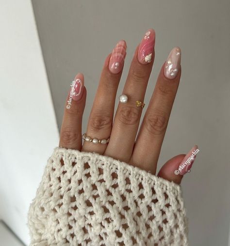 💅 staceymachin 👈 Instagram French Manicure Gel, Paznokcie Hello Kitty, Mermaid Nail Art, Almond Gel Nails, Mermaid Nail, Gel French Manicure, Kutek Disney, Gold Nail Designs, Ocean Girl