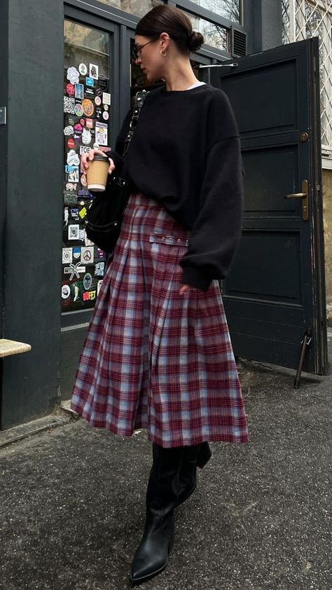 Checks Skirt Outfit, Winter Midi Skirt Outfit Cold Weather, Plisse Skirt Outfit Winter, Midi Plaid Skirt Outfit, Long Tartan Skirt Outfit, Plaid Long Skirt Outfit, Plaid Midi Skirt Outfit, Long Plaid Skirt Outfit, Long Tartan Skirt