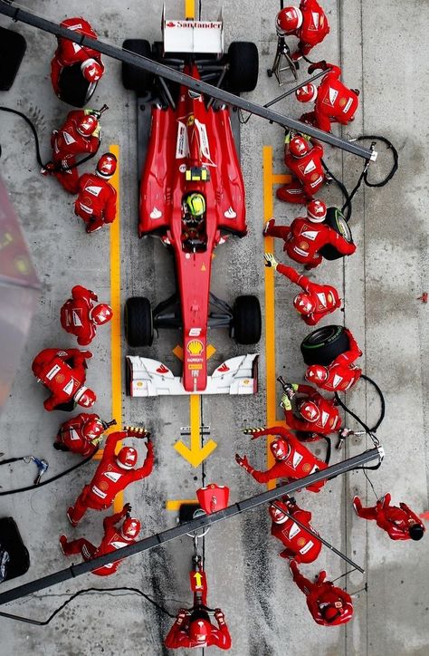 Ferrari F1 Team in Action. Fernando Alonso Ferrari, Car Shots, Forza Ferrari, Ferrari Ff, Ferrari 328, Aryton Senna, F12 Berlinetta, Car Wheels Rims, Formula Racing