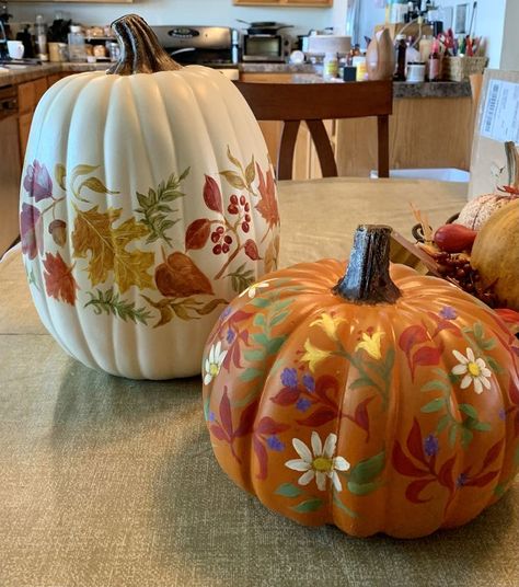 Diy Pumpkins Painting, Cute Painted Pumpkin Ideas, Pumpkin Designs Painted, Pumpkin Painting Party, Decoupage Pumpkins, Halloween Pumpkin Crafts, Creative Pumpkin Painting, Cute Pumpkin Carving, Creative Pumpkin Decorating