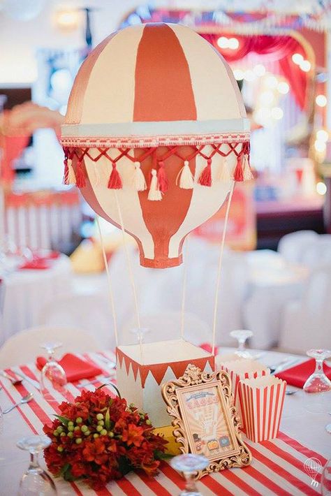 Vintage Circus Party Ideas, Neutral Circus Party, Circus Centerpieces Ideas, Italian Circus, Old World Circus Theme, Circus Decorations Diy, Vintage Circus Baby Shower Theme, Vintage Circus Balloon Garland, Circus Theme Centerpieces 1st Birthdays