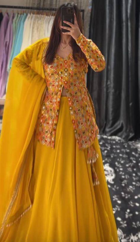 New Design Lehenga, Design Lehenga, Haldi Dress, Haldi Outfits, Party Wear Gowns, Haldi Outfit, Frocks Design, Lehenga Designs Simple, Pakistani Fancy Dresses