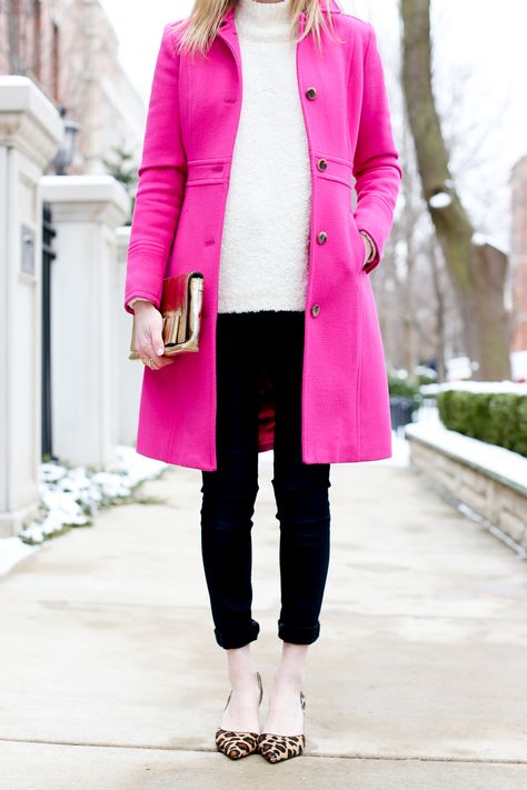 Black pants, leopard flats, white sweater, and a fabulous pink coat. Pink Coat Outfit, Light Pink Coat, Bright Winter Outfits, Wool Coat Outfit, Bright Pink Sweater, Pink Wool Coat, Pink Wardrobe, Kelly In The City, Collarless Coat