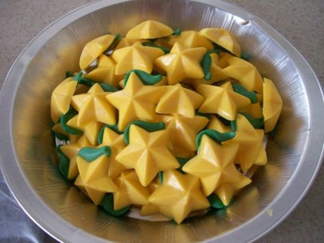 Paupu fruit candy! If only I knew how to make those... They would make for an awesome favor or something. Paopu Fruit Kingdom Hearts, Geek Recipes, Paopu Fruit, Geek Food, Fruit Candy, Kingdom Heart, Heart Party, Star Candy, Valentine's Day Party