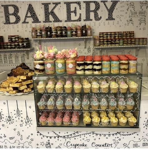 Finch Bakery, Bakery Stall Display, Bakery Inspiration, Bakery Trailer Ideas, Bakery Display Ideas, Small Bakery Ideas, Bakery Farmers Market Display, Bakery Vendor Booth Display Ideas, Farmers Market Bakery Display