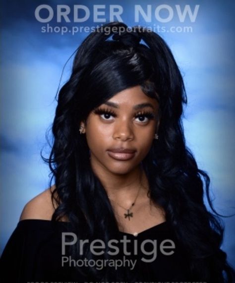 Black Yearbook Pictures, Yearbook Pictures Black Women, Senior Portrait Black Women, Senior Portrait Ideas Black Women, Pretty Yearbook Pictures, Senior Portraits Yearbook Makeup, Senior Yearbook Pictures, Senior Portraits Yearbook, Senior Pictures Yearbook