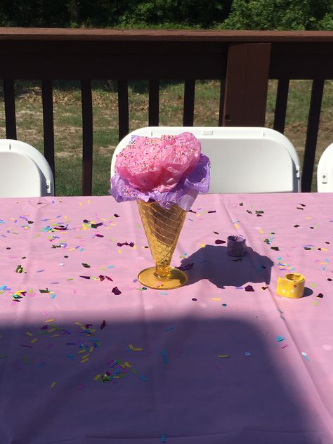 Ice Cream first birthday party centerpiece Sweet One Centerpieces Diy, Sweet One First Birthday Centerpieces, Sweet One Centerpieces, Ice Cream First Birthday Party, Balloon Ice Cream, Ice Cream First Birthday, Sweet One First Birthday, First Birthday Centerpieces, Ice Cream Birthday Party