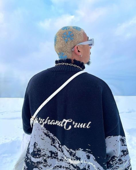 Shaved Head Designs, Buzz Cut Hairstyles, Dyed Hair Men, Cornrow Hairstyles For Men, Shaved Hair Designs, Buzzed Hair, Men's Streetwear, Snow Flake, Shaved Head