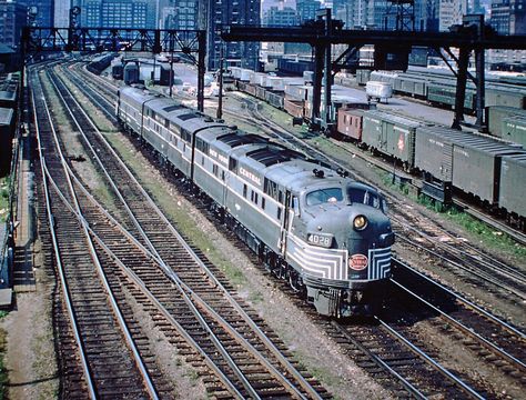 Train Pics, New York Central Railroad, Nyc Photos, Passenger Train, Vintage Diesel, Railroad History, Model Train Scenery, Railroad Photography, Covered Wagon