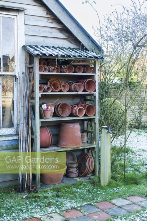 Garden Supply Storage Ideas, Plant Pot Storage Ideas, Garden Pot Storage, Potting Shed Organization, Potting Shed Interior Ideas, Shed Organisation, Rice Image, Garden Shed Interiors, Outdoor Potting Bench