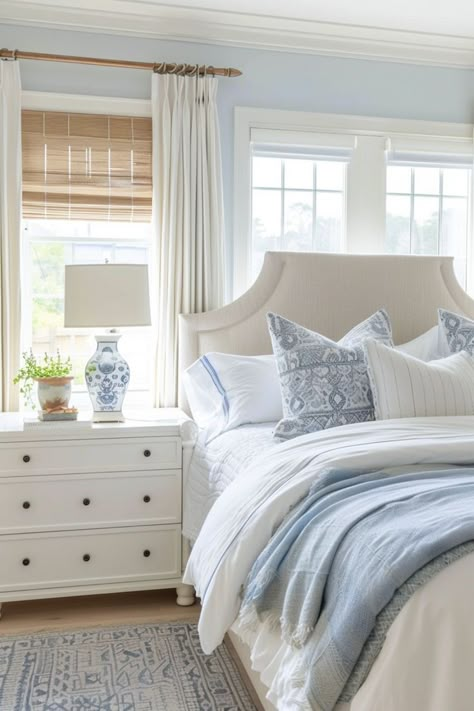 Bedroom Coastal Farmhouse, Nantucket Bedroom Style, Cape Cod Room Ideas Bedrooms, New England Bedroom Ideas, New England Bedroom Aesthetic, Classic Coastal Bedroom, Coastal Traditional Bedroom, Nantucket Style Bedroom, Coastal Cozy Bedroom