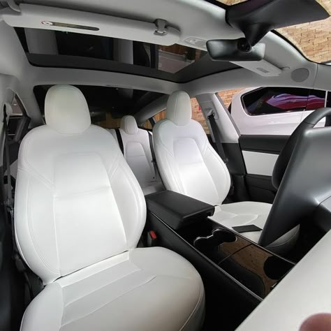 Telsa Cars Inside, Tesla Model Y White Interior, Telsa Cars, Inside Of A Car, White Car Interior, Car Gif, Tesla Interior, Trendy Water Bottles, Dream Cars Bmw