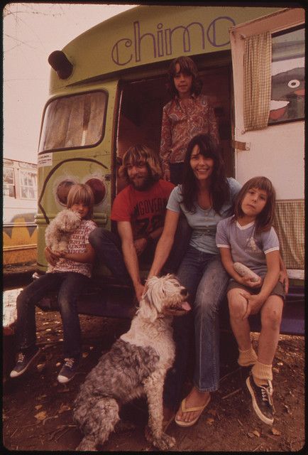 #trailer #caravan #someday #lifeontheroad  I took a trip cross country starting from TN to CA with my folks in 73, later in 75 I moved to Germany and we continued our travels to many countries in our Trusty VW van! Hippie Aesthetic, 70s Aesthetic, Alternative Lifestyle, The Seventies, Hippie Life, Hippie Vibes, National Archives, Vintage Hippie, Photography Projects