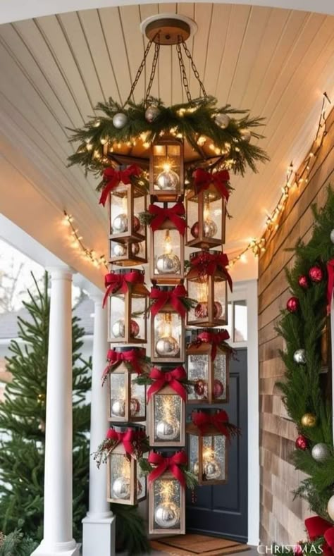 Christmas Porch Decor Ideas, Christmas Outdoor Decor, Vintage Christmas Lights, Christmas Decorations Ideas, Christmas Themes Decorations, Front Porch Christmas Decor Ideas, Christmas Porch Decor, Holiday Decor Ideas, Porch Christmas Decor Ideas