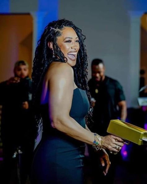 Tyler Perry's Sistas Fans | DEFINE THIS WOMAN WITH JUST ONE WORD❤️ ❤️ | Facebook Sistas Tyler Perry, Crystal Renee, Tyler Perry, One Word, New Pins, Fan Page, Fan, Celebrities, Hair