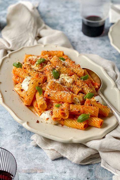 Tomato Sauce with Fresh Mini Buffalo Mozzarella and Pasta Tortiglioni Mozerella Recipes, Red Pasta, Fresh Tomato Pasta, Tomato And Mozzarella, Recipe Tomato, Tomato Pasta Recipe, Mozzarella Pasta, Mozzarella Recipes, Buffalo Mozzarella