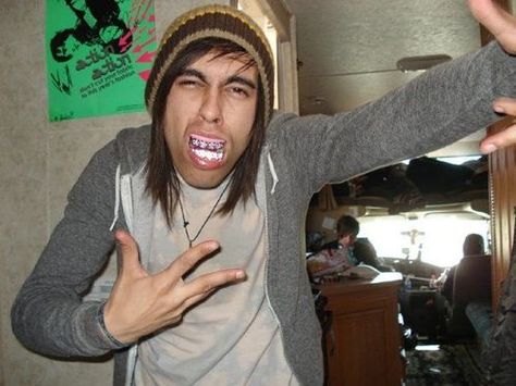 Vic Fuentes Pfp, Vic Ptv, Pierce The Veil Vic, Pfp 2000s, Pierce The Veil, The Veil, Veil, Tumblr, Vic Fuentes