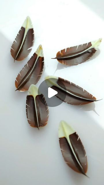 Chocolate Cake Garnish, Chocolate Showpiece Ideas, Chocolate Garnish Ideas, Chocolate Decoration Ideas, Chocolate Hacks, Chocolate Leaves, Chocolate Tempering, Chocolate Designs, Chocolate Decor