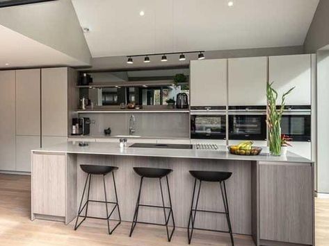 Eye Level Oven Ideas, Eye Level Ovens, Oven Ideas, Oven And Microwave, Kitchen Oven, Simple Kitchen, Breakfast Bar, Lamps, Oven